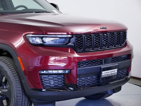 Certified 2025 Jeep Grand Cherokee L Limited w/ Luxury Tech Group II image 3