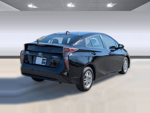 Used 2016 Toyota Prius Three image 9