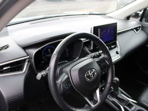 Used 2024 Toyota Corolla Cross XLE image 21