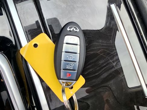 Used 2024 INFINITI QX80 Luxe image 23