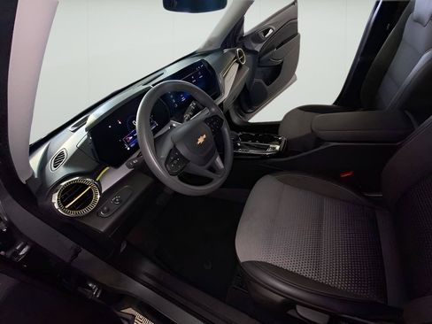 Used 2025 Chevrolet Trax LT FWD image 31