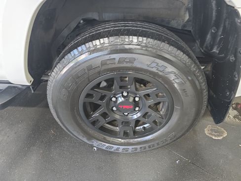 Used 2022 Toyota 4Runner SR5 RWD image 31