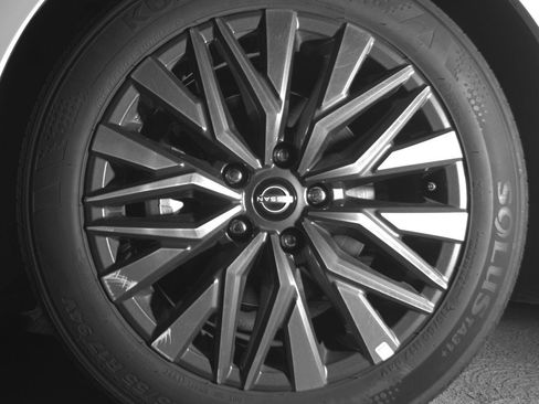 Used 2025 Nissan Altima 2.5 SV FWD image 12
