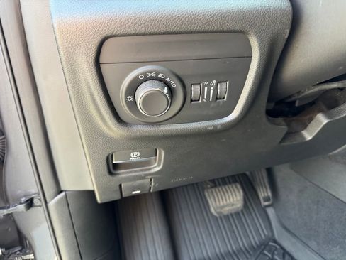 Used 2023 Jeep Grand Cherokee Altitude AWD/4WD image 16