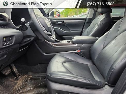 Used 2023 Toyota Highlander Limited image 8