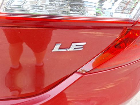 Used 2012 Toyota Camry LE FWD image 12