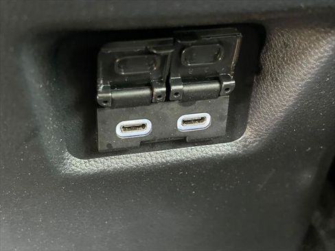 Certified 2025 Toyota RAV4 XLE FWD image 21