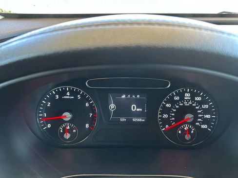 Used 2017 Kia Sorento LX Sport Utility 4D image 11