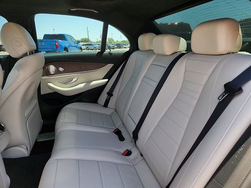 Used 2022 Mercedes-Benz E 450 4MATIC Sedan image 5