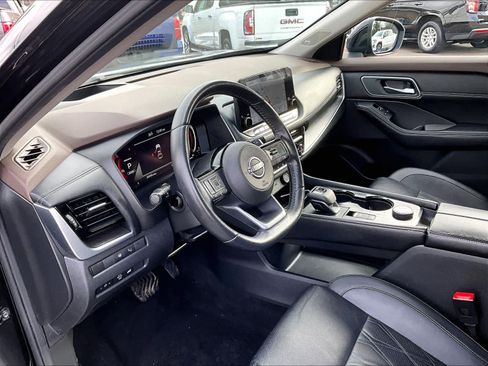 Used 2023 Nissan Rogue Platinum w/ Platinum Premium Package image 8