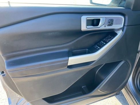 Used 2022 Ford Explorer Limited image 17