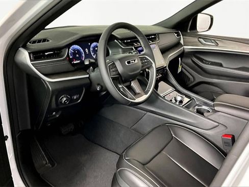 New 2025 Jeep Grand Cherokee Limited w/ Black Appearance Package image 8