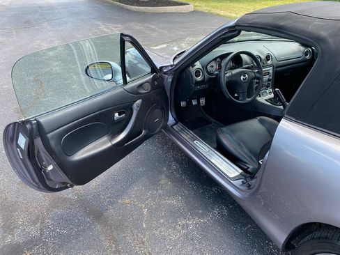 Used 2004 MAZDA MX-5 Miata MAZDASPEED w/ Grand Touring Pkg RWD image 22