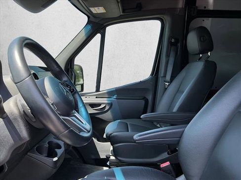 Used 2022 Mercedes-Benz Sprinter 2500 image 11