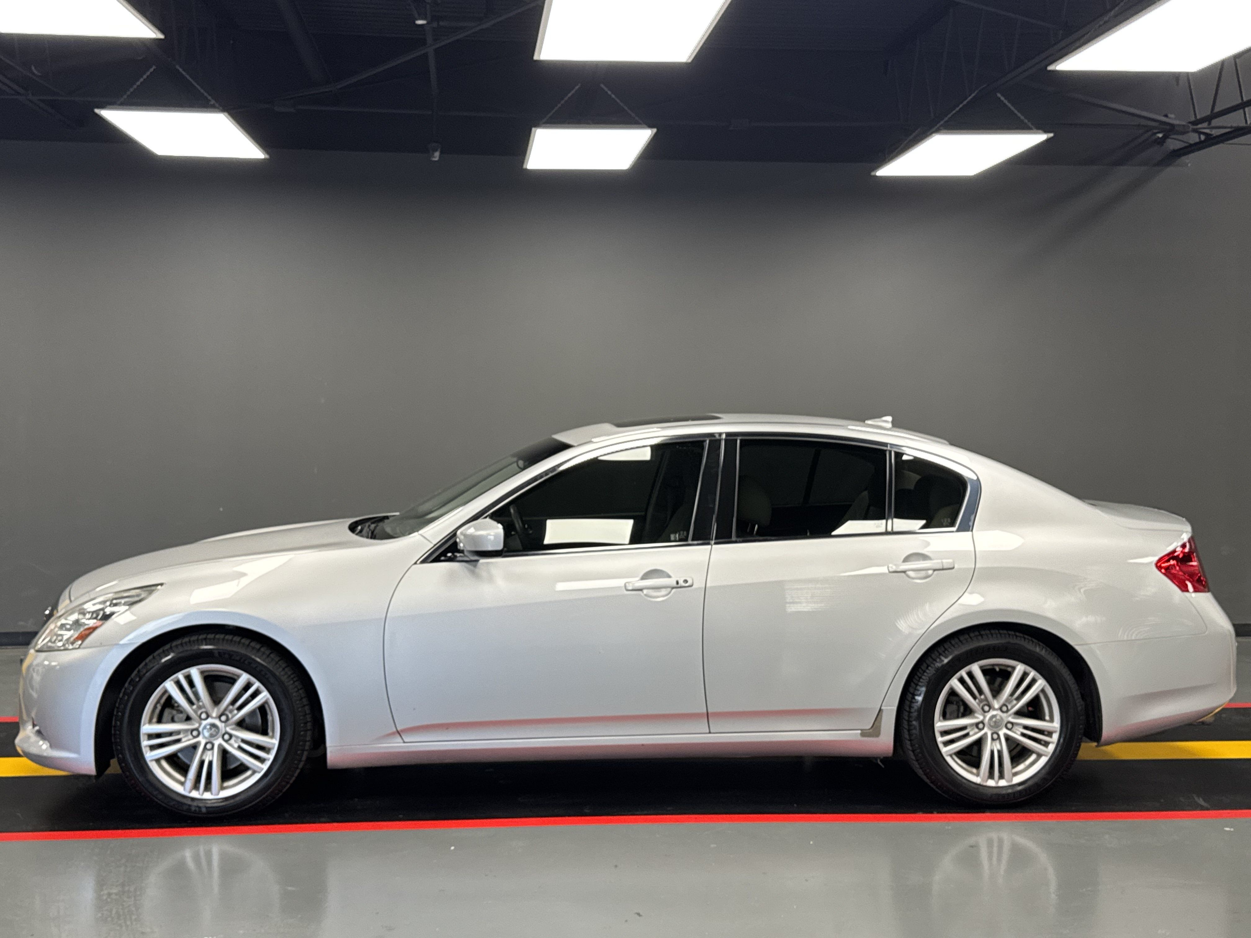 Used 2013 INFINITI G37 Journey w/ Premium Pkg RWD image 3