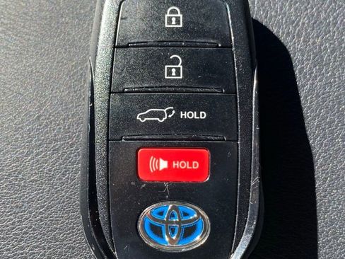 Used 2021 Toyota Venza XLE w/ Softex Package image 35