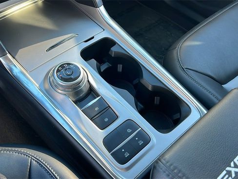 Certified 2022 Ford Explorer XLT w/ Equipment Group 202A image 14