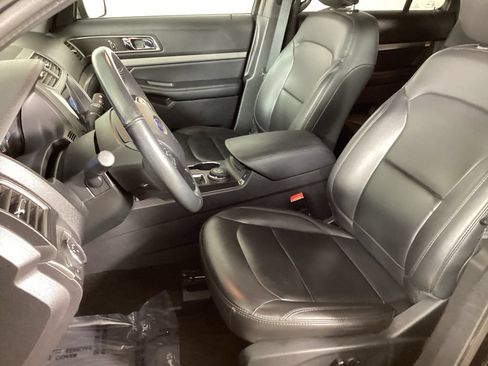 Used 2019 Ford Explorer XLT w/ Equipment Group 202A AWD/4WD image 10