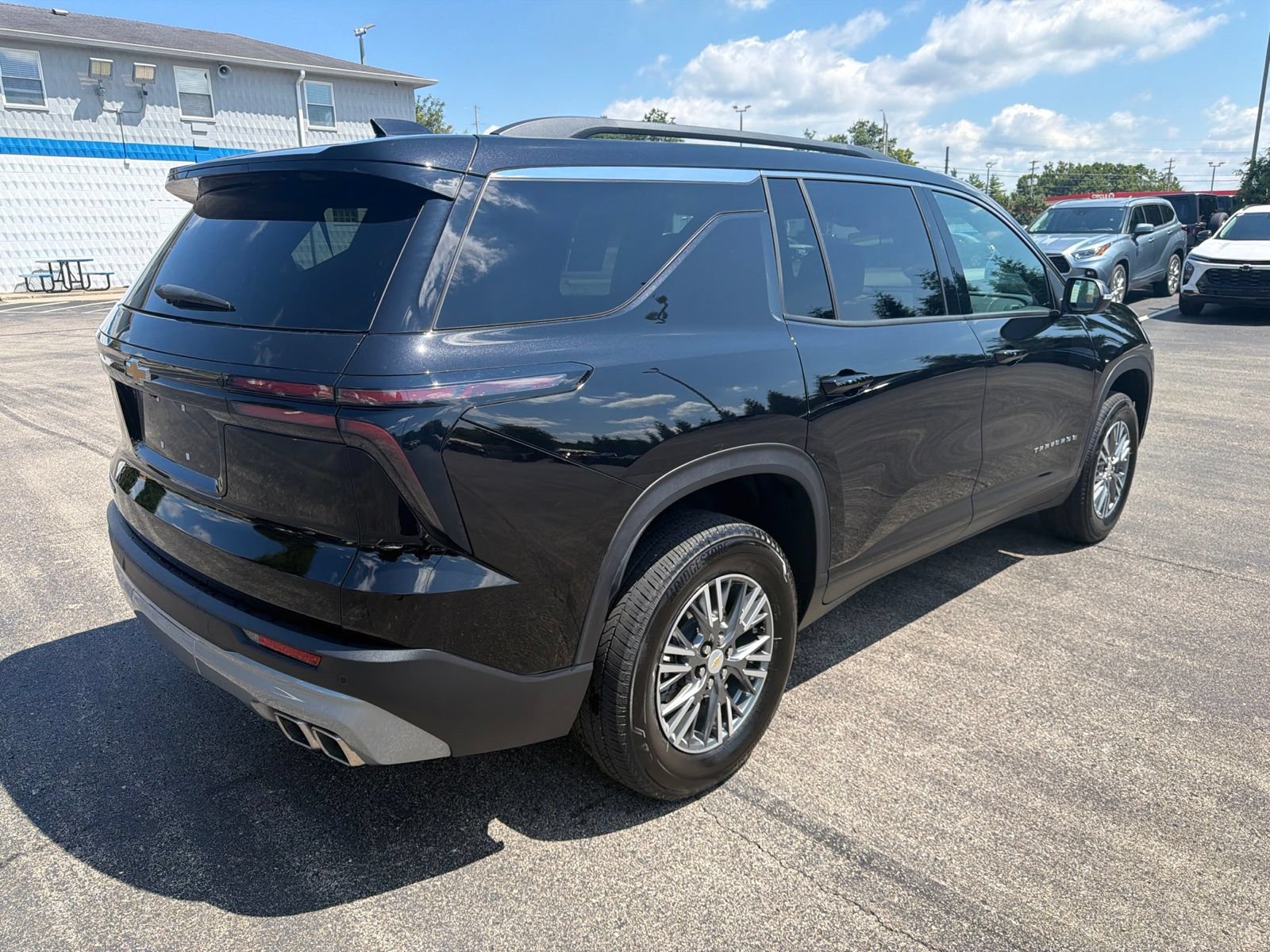 Used 2025 Chevrolet Traverse LT w/ LPO, Floor Liner Package FWD image 5