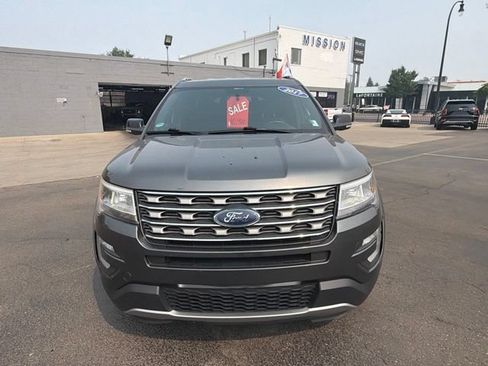 Used 2017 Ford Explorer XLT AWD/4WD image 8