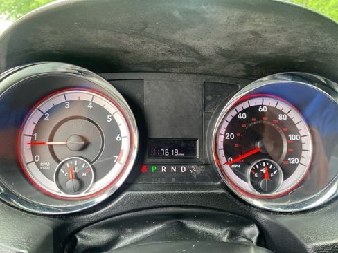 Used 2019 Dodge Grand Caravan SXT FWD image 12