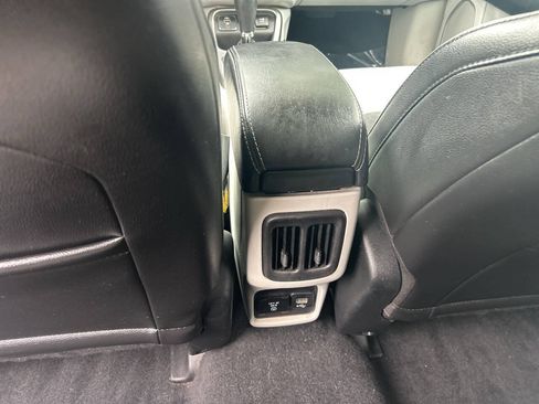 Used 2019 Jeep Compass Latitude w/ Cold Weather Group FWD image 14