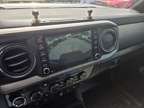 Used 2022 Toyota Tacoma TRD Off-Road w/ Technology Package AWD/4WD image 25