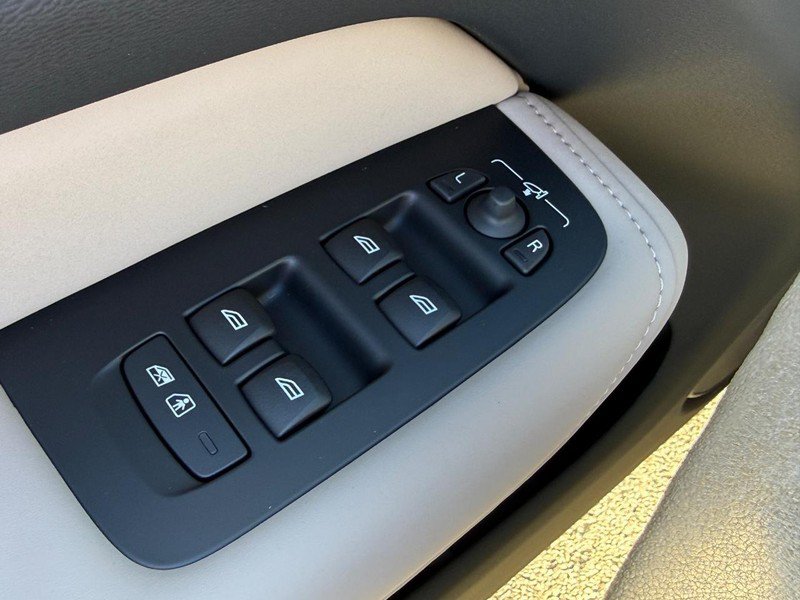 New 2027 Volvo XC60 B5 Core AWD/4WD image 11