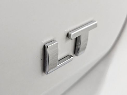 Used 2021 Chevrolet Equinox LT FWD image 24