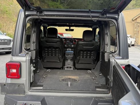 Certified 2022 Jeep Wrangler Rubicon w/ LED Lighting Group AWD/4WD image 9