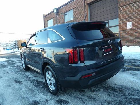 Used 2021 Kia Sorento LX image 3