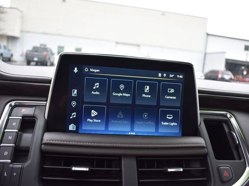 Used 2022 Chevrolet Suburban LT w/ Luxury Package image 19