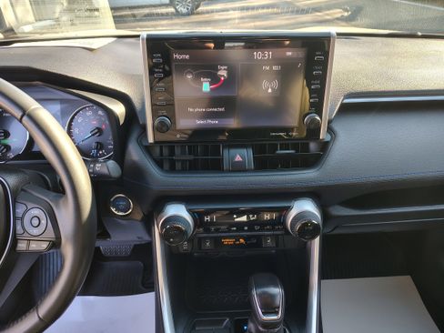 Used 2022 Toyota RAV4 SE image 34