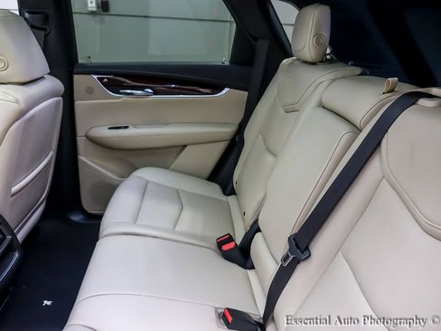 Used 2017 Cadillac XT5 Luxury w/ Driver Awareness Package AWD/4WD image 13