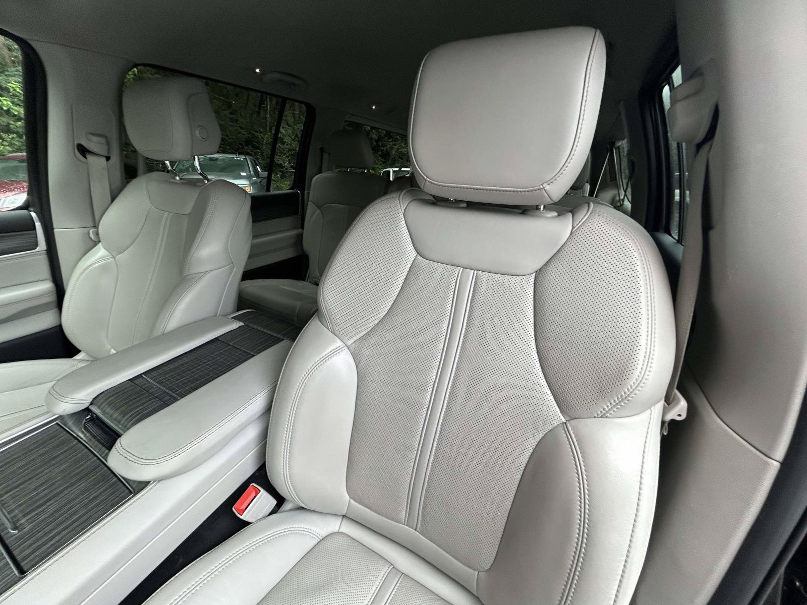 Used 2024 Jeep Wagoneer L Series II w/ Flexible Seating Group RWD image 21