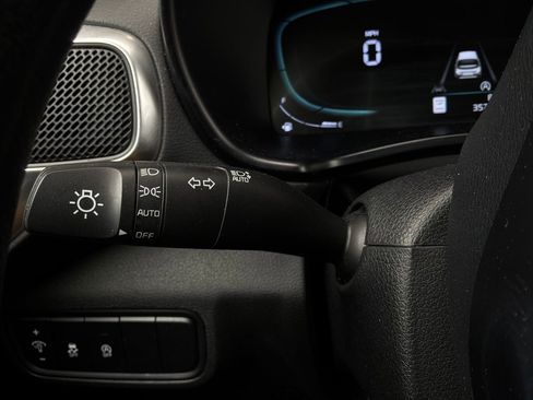 Used 2025 Kia Soul LX w/ LX Technology Package FWD image 33