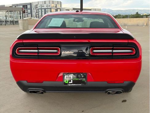 Used 2016 Dodge Challenger SXT RWD image 7