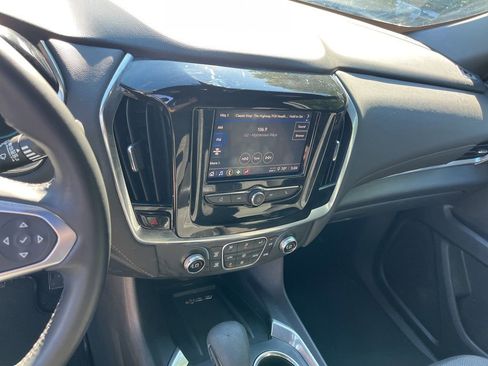 Used 2023 Chevrolet Traverse LT FWD image 18