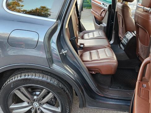 Used 2012 Volkswagen Touareg Executive image 41