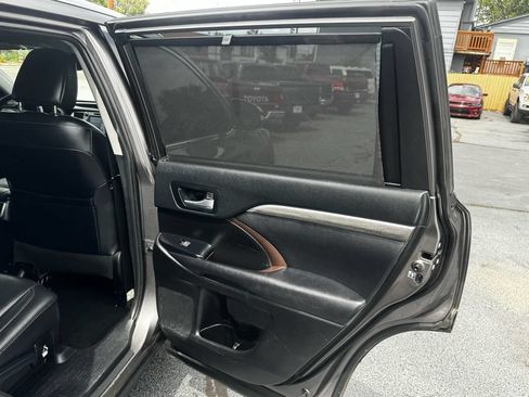 Used 2019 Toyota Highlander Limited AWD/4WD image 25