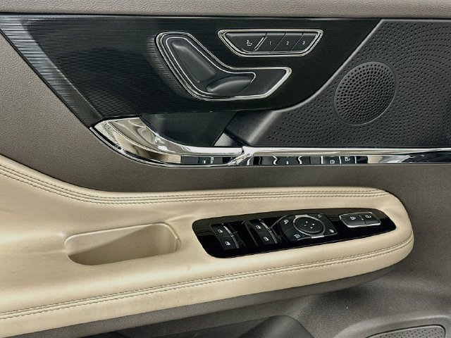 Used 2023 Lincoln Corsair Reserve w/ Equipment Group 201A FWD image 10