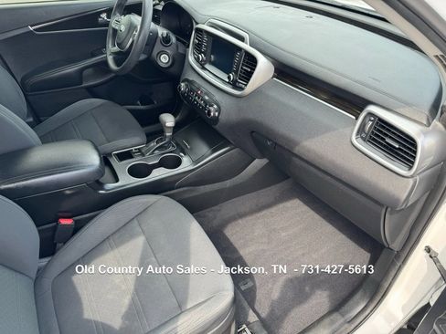Used 2020 Kia Sorento LX image 16