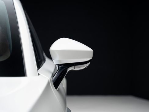 Used 2021 Aston Martin DBX AWD/4WD image 15