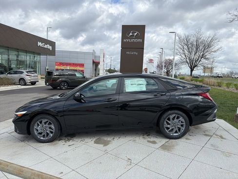 New 2026 Hyundai Elantra Blue FWD image 2