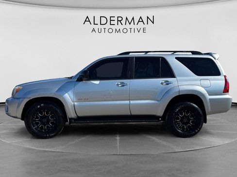 Used 2008 Toyota 4Runner SR5 AWD/4WD image 2