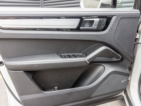 Certified 2023 Porsche Cayenne S AWD/4WD image 22