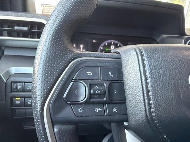 Used 2025 Toyota 4Runner SR5 AWD/4WD image 30