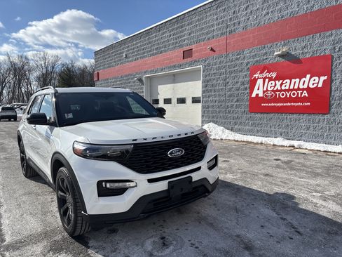 Used 2023 Ford Explorer ST-Line w/ Class IV Trailer Tow Package image 1