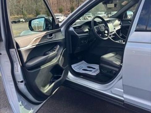 New 2026 Jeep Grand Cherokee L Limited image 34