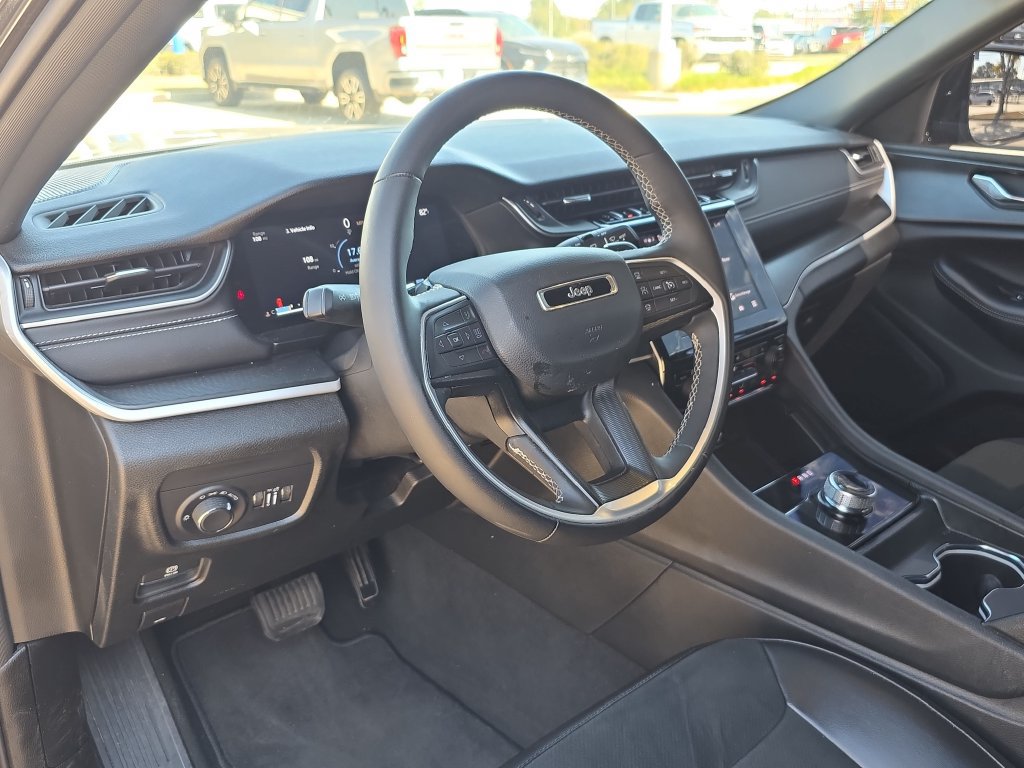 Used 2024 Jeep Grand Cherokee Altitude RWD image 22
